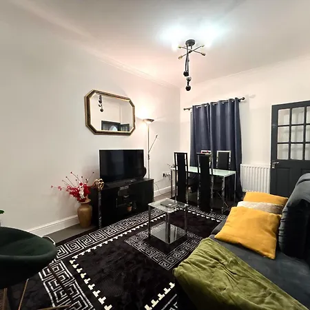 Luxe Home, Holiday home