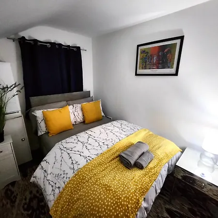 Luxe Home, * 米德尔斯伯勒